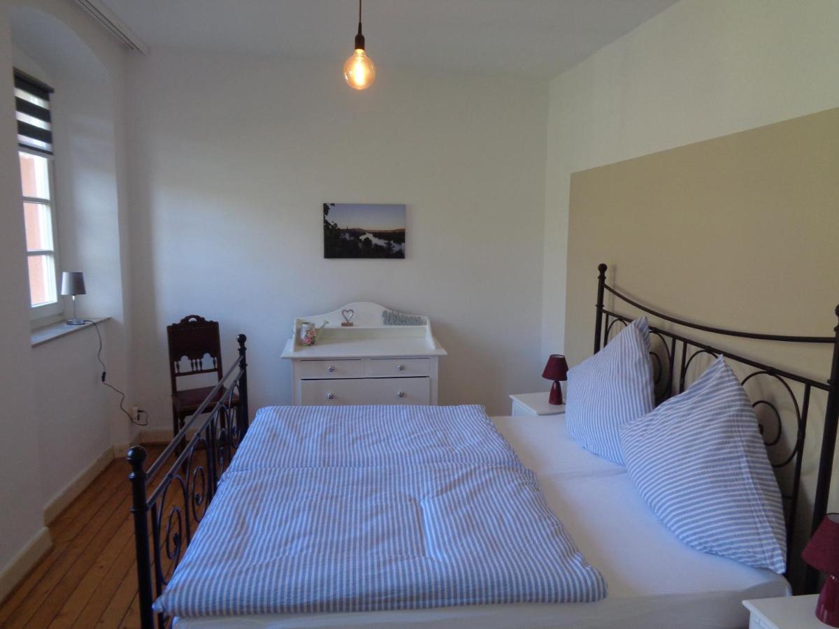 Ferienwohnung Altes Pfarrhaus Mit Flair Und Moselblick Brauneberg Bagian luar foto