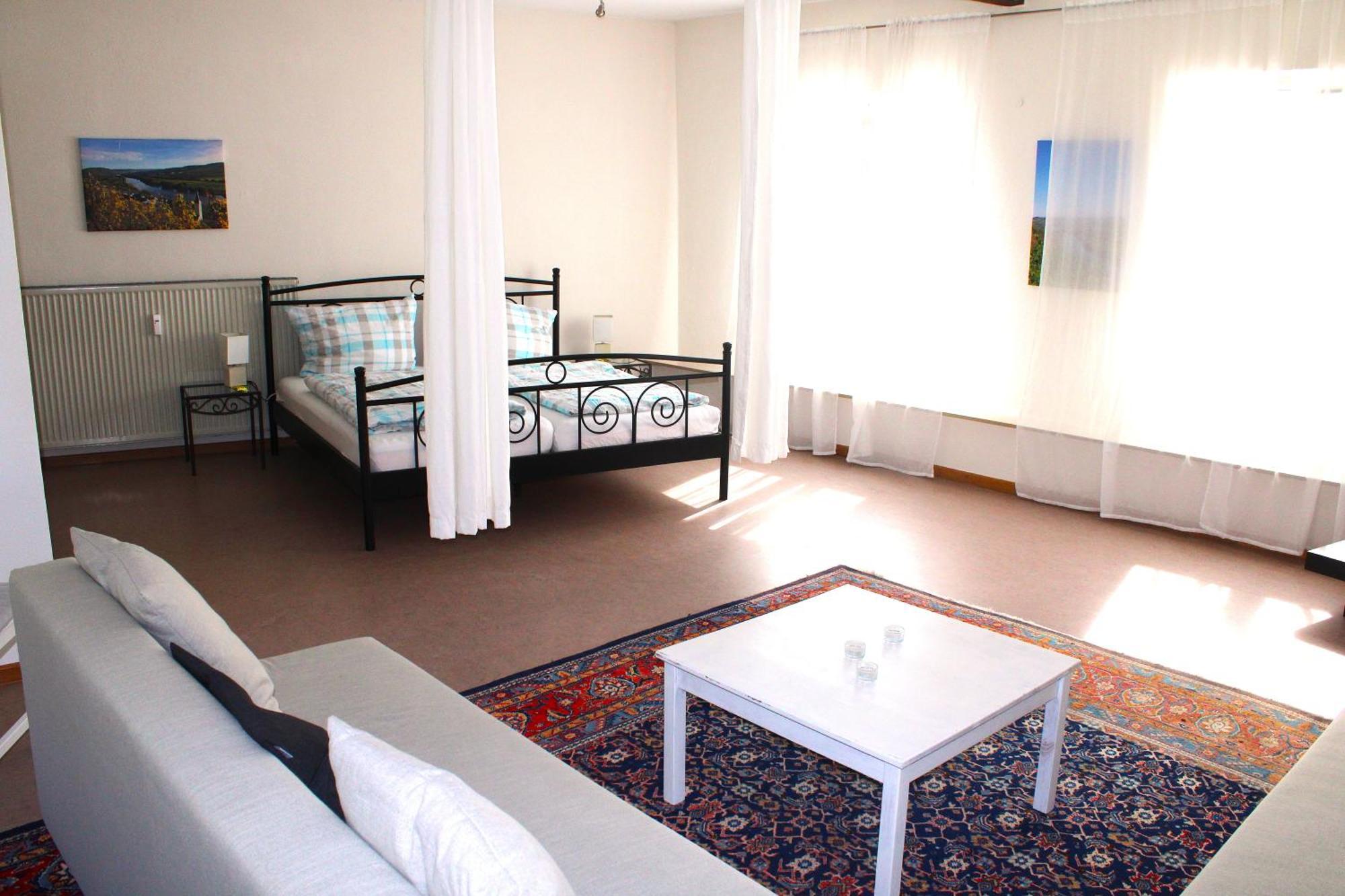 Ferienwohnung Altes Pfarrhaus Mit Flair Und Moselblick Brauneberg Bagian luar foto